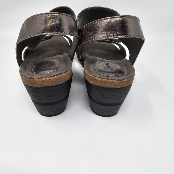 I Love Comfort Vera Pewter Metallic Sandals Size 8.5 - Picture 5 of 5